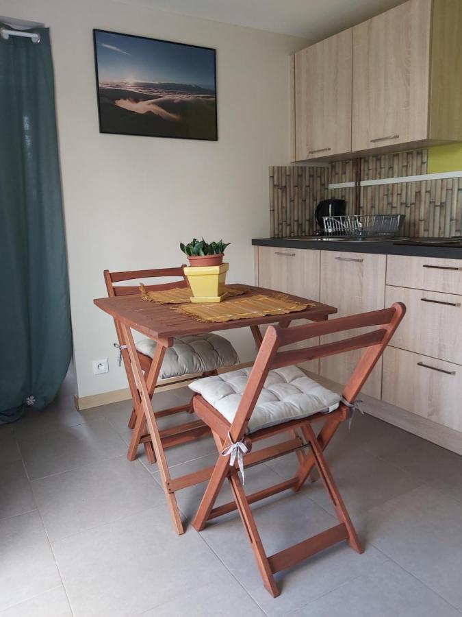 Location Meublee - Les Avirons Apartment ภายนอก รูปภาพ